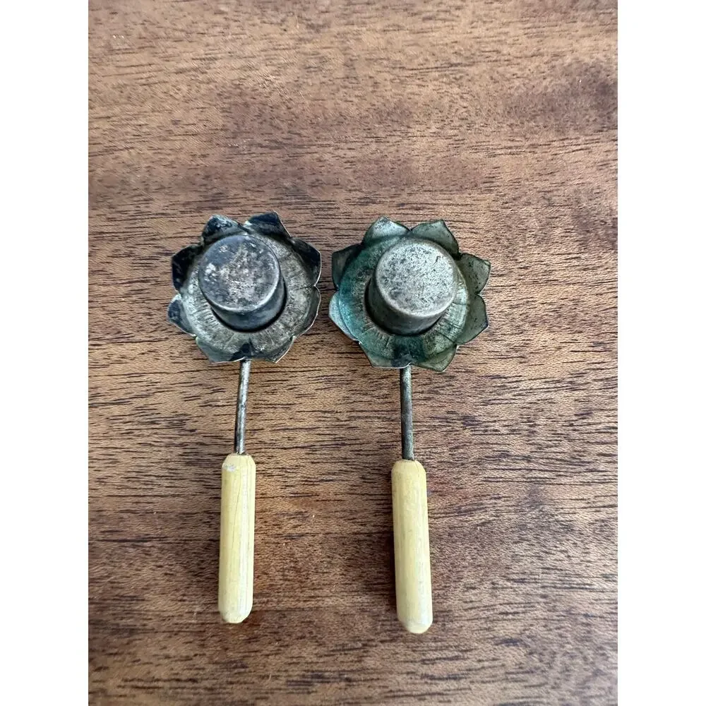 Vintage Silver Pewter Metal Wood Handle Sunflower Salt & Pepper Shakers Patina
